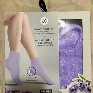 Vie collection sock jell kit callus remover nail file and toe separation.